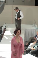 http://janina-thiel.com/files/gimgs/th-18_Fledermaus_Premiere_005.jpg